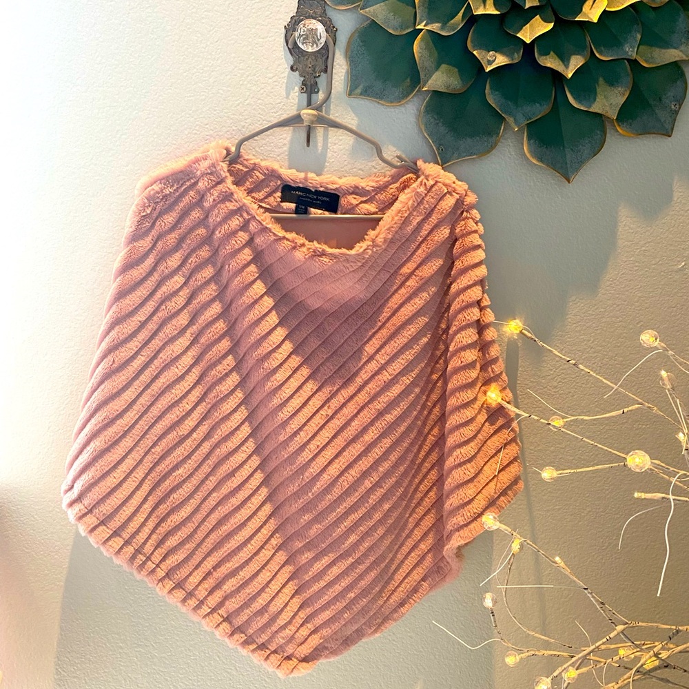 🌸PlushPinkFauxFur Poncho S/M🌸by Marc NewYork🌸